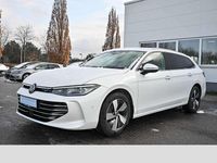 Gebraucht VW Passat Elegance 150 PS (110 kW) 2024 Oryxweiß perlmutteffekt Kombi