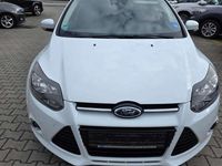 Gebraucht Ford Focus Titanium 101 PS (74 kW) 2014 Frostweiß Kleinwagen