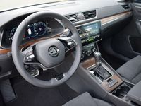Gebraucht Skoda Superb 200 PS (147 kW) 2023 Graphite grau metallic met. graphite grau metallic met. Kombi