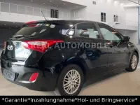 Gebraucht Hyundai i30 90 PS (66 kW) 2014 Phantom black Limousine