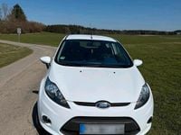 Gebraucht Ford Fiesta 60 PS (44 kW) 2010 Weiß Kleinwagen