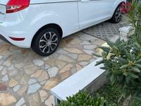 Gebraucht Ford Fiesta Trend 60 PS (44 kW) 2011 Weiß Kleinwagen