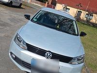 Second-hand VW Jetta 105 CP (77 kW) 2012 Argintiu Berlinǎ