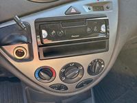 Second-hand Ford Focus 75 CP (55 kW) 2004 Argintiu Berlinǎ