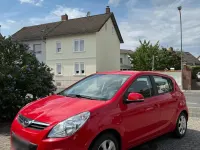 Gebraucht Hyundai i20 77 PS (56 kW) 2012 Rot Kleinwagen