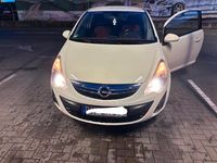 Gebraucht Opel Corsa Color Edition 101 PS (74 kW) 2011 Weiß Kleinwagen
