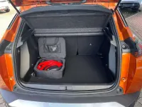 Gebraucht Peugeot e-2008 Active 100 kW (136 PS) 2023 Lackierung orange fusion/typ a SUV