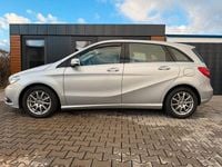 Gebraucht Mercedes B200 156 PS (114 kW) 2014 Silber Van / Kleinbus
