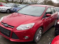 Gebraucht Ford Focus Titanium 125 PS (91 kW) 2014 Rot Limousine