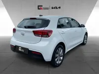 Używany Kia Rio Vision 101 KM (74 kW) 2023 Biały Sedan/Limuzyna