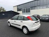 Gebraucht Ford Focus Trend 101 PS (74 kW) 2001 Weiß Limousine