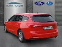 Gebraucht Ford Focus Cool & Connect 125 PS (91 kW) 2022 Rot Kombi