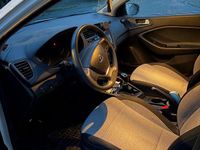 Gebraucht Hyundai i20 75 PS (55 kW) 2016 Weiß Kleinwagen