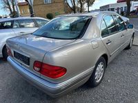 Gebraucht Mercedes E240 170 PS (125 kW) 1998 Gold Limousine