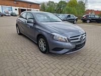 Gebraucht Mercedes A180 122 PS (89 kW) 2014 Mountaingrau  met. Limousine