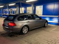 Gebraucht BMW 318 143 PS (105 kW) 2012 Grau Kombi