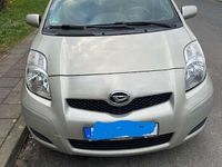 Gebraucht Daihatsu Charade 99 PS (72 kW) 2012 Gelb Limousine