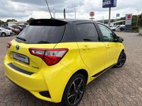 Gebraucht Toyota Yaris Hybrid Basis 101 PS (74 kW) 2017 Gelb Kleinwagen