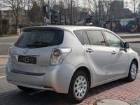 Gebraucht Toyota Verso Life 147 PS (108 kW) 2012 Silber (silver metallic) Van / Kleinbus