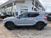 Neu Volvo XC40 Plus 163 PS (119 kW) 2026 Grau SUV
