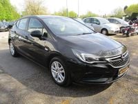 Gebraucht Opel Astra Edition 101 PS (74 kW) 2016 Schwarz Kleinwagen