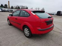 Gebraucht Ford Focus Trend 101 PS (74 kW) 2005 Rot Limousine