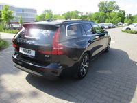 Gebraucht Volvo V60 Core 163 PS (119 kW) 2024 Schwarz Kombi