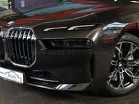 Gebraucht BMW 750e Performance 489 PS (359 kW) 2024 Sophistograu brillanteffekt (a Limousine