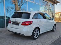 Gebraucht Mercedes B200 156 PS (114 kW) 2017 Weiß Van / Kleinbus