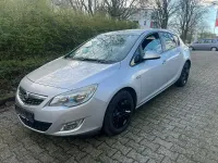 Gebraucht Opel Astra 105 PS (77 kW) 2010 Silber Limousine