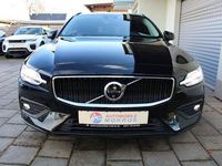 Gebraucht Volvo V60 Core 197 PS (144 kW) 2025 Onyxblack Kombi