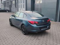 Gebraucht Opel Astra 140 PS (102 kW) 2013 Blau Limousine