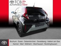 Gebraucht Toyota Aygo X Basis 72 PS (52 kW) 2025 Urban khaki / night sky black SUV