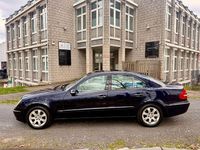Gebraucht Mercedes E220 150 PS (110 kW) 2003 Blau Limousine