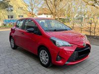 Gebraucht Toyota Yaris 69 PS (50 kW) 2017 Rot Kleinwagen