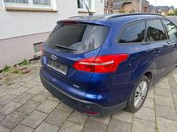 Usado Ford Focus Trend 101 CV (74 kW) 2015 Azul Familiar