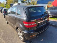 Gebraucht Mercedes B200 136 PS (100 kW) 2006 Kosmosschwarz  metalliclack Van / Kleinbus