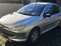 Gebraucht Peugeot 206 Tendance 75 PS (55 kW) 2003 Silber Limousine