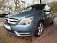 Gebraucht Mercedes B200 156 PS (114 kW) 2013 Blau metallic Van / Kleinbus