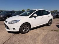 Używany Ford Focus Champions Edition 101 KM (74 kW) 2013 Biały Sedan/Limuzyna