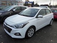 Gebraucht Hyundai i20 Select 75 PS (55 kW) 2019 Weiß Limousine
