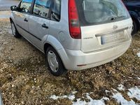 Gebraucht Ford Fiesta 70 PS (51 kW) 2005 Silber Limousine