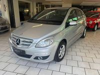 Gebraucht Mercedes B180 95 PS (69 kW) 2011 Silber Van / Kleinbus
