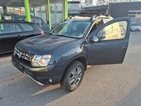 Gebraucht Dacia Duster Celebration 105 PS (77 kW) 2015 Grau SUV