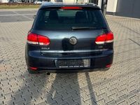 Gebraucht VW Golf VI Team 105 PS (77 kW) 2011 Blau Kleinwagen