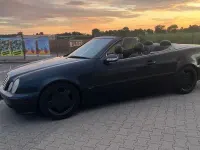 Gebraucht Mercedes CLK230 193 PS (141 kW) 2000 Blau Cabrio