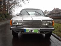 Gebraucht Mercedes E230 136 PS (100 kW) 1982 Silber Limousine