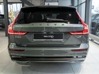 Neu Volvo V60 Plus 349 PS (256 kW) 2026 Grün Kombi