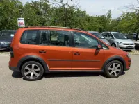 Gebraucht VW Touran Cross 140 PS (102 kW) 2010 Rot Van / Kleinbus