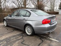 Gebraucht BMW 318 143 PS (105 kW) 2012 Grau Limousine